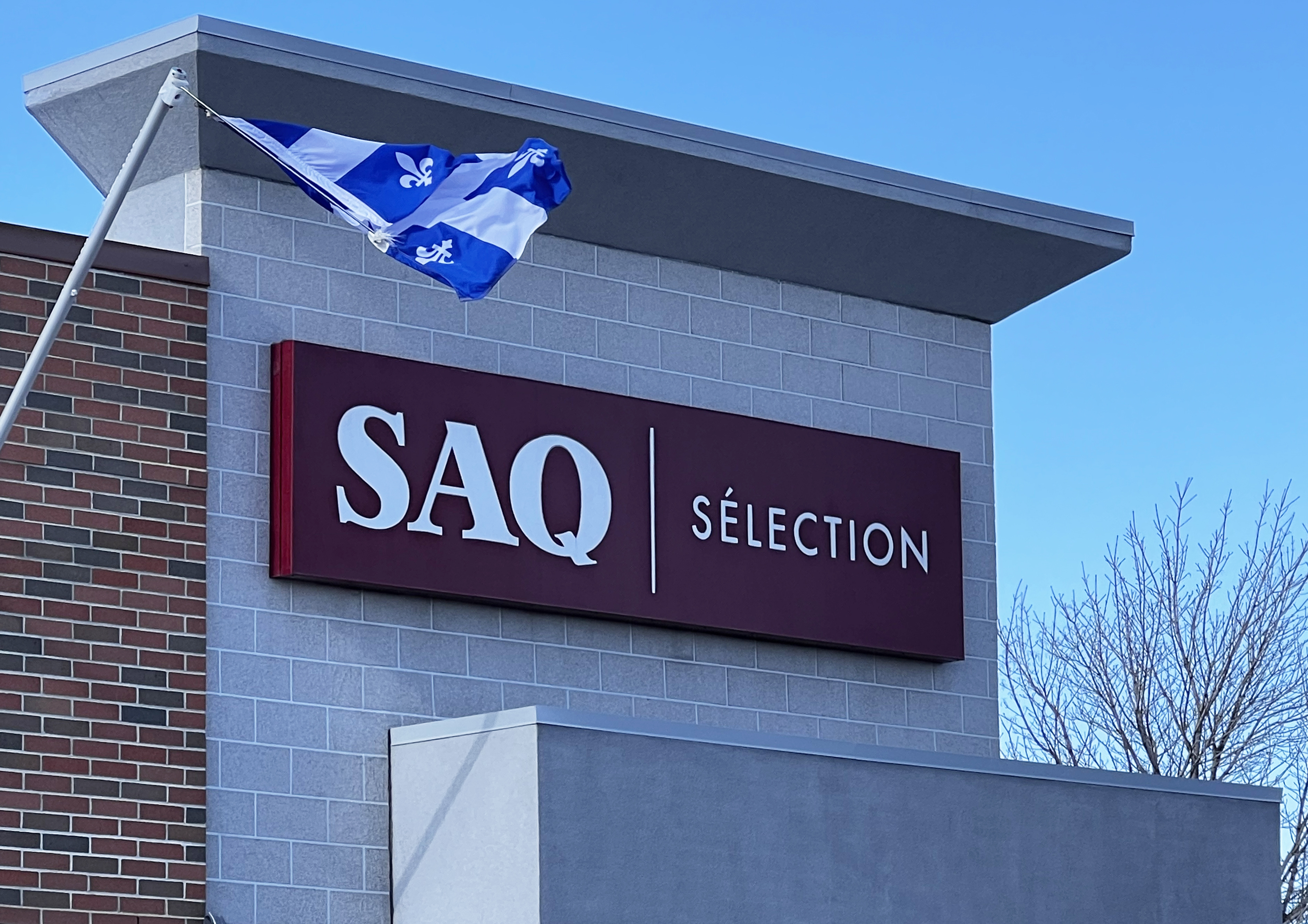 Les employés de la SAQ votent pour un mandat de grève de 15 jours