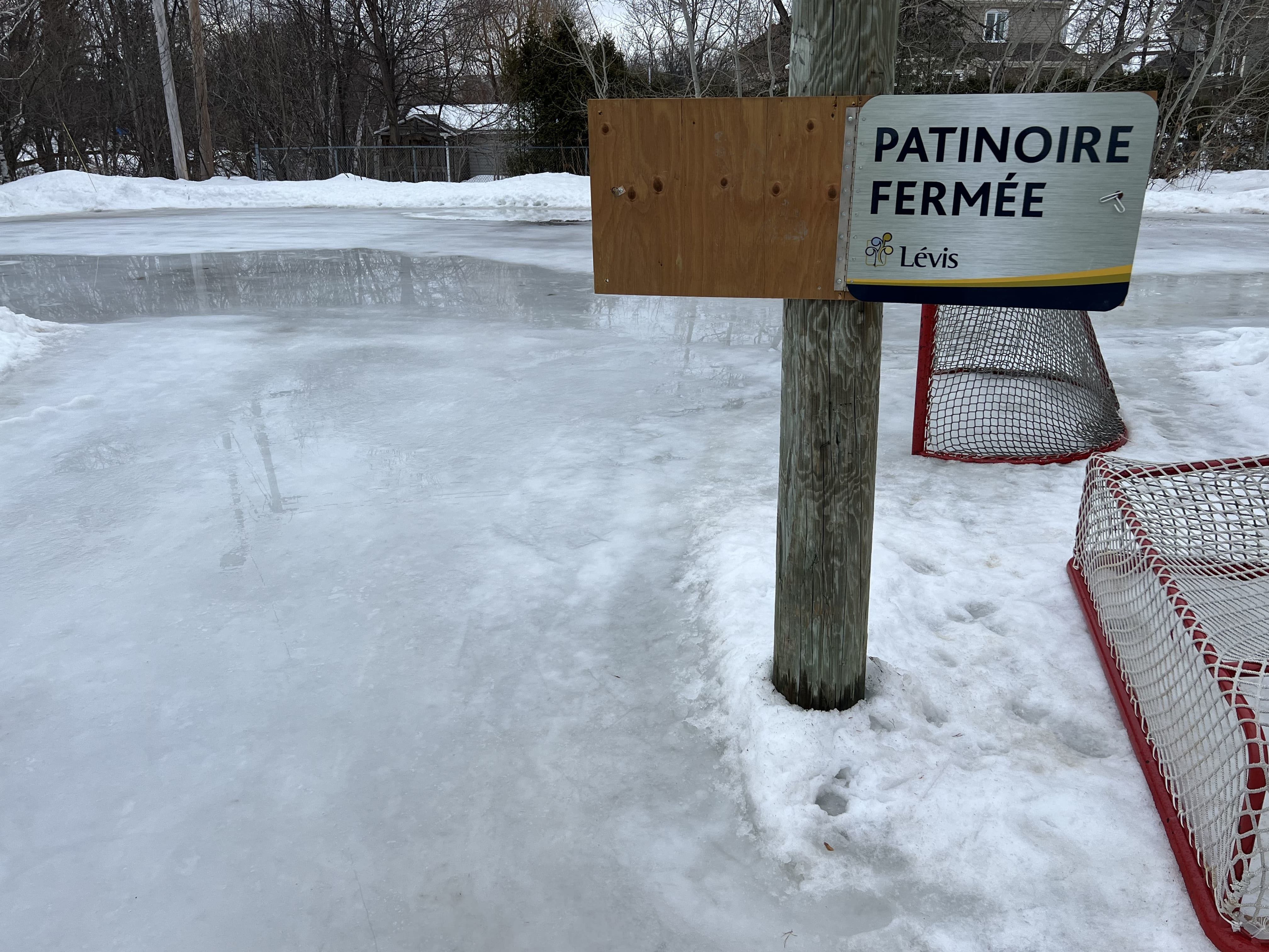 Les patinoires extérieures fermées à Lévis